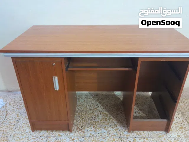 ميز مكتبي للدراسة