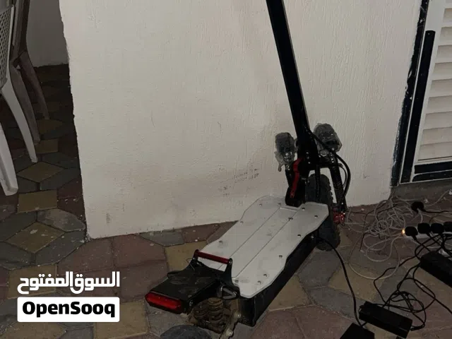 سكوتر للبيع يحتاج تاير خلفي بس