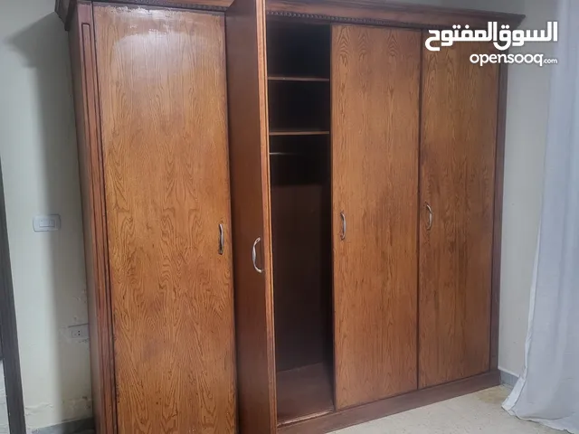 خزانة ملابس كبيرة 4 ابواب للبيع بحالة الوكالة خشب متين