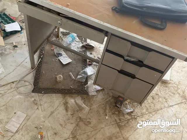 ميز حديد مكتبي