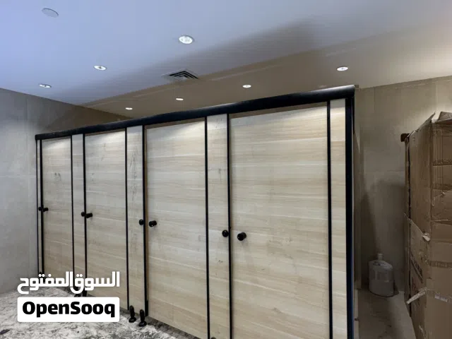 Phelonic cubical toilet partition door