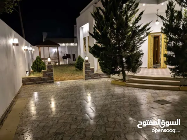 180 m2 4 Bedrooms Townhouse for Sale in Tripoli Ain Zara