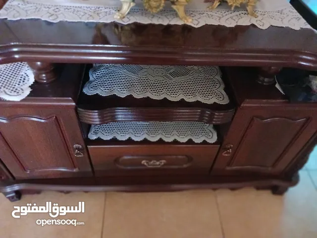 اتلث. شقه. كامله. للبيع. عوائل. فقط. العفش. بحالة. ممتازة ..مع. سجاد. وتلفزيون
