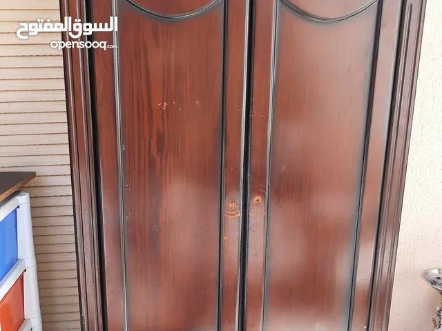 خزانه خشب لاتيه ظرفتين مع جرارين لون بني بحاله جيده جدا