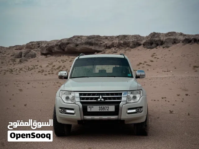 2015 ميتسوبيشي باجيرو GLS