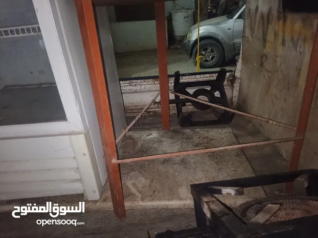 شولة خبز وثلاجة عرض عصائر وكرسي مع رخام للخبز وشولة رز وشولة صغير
