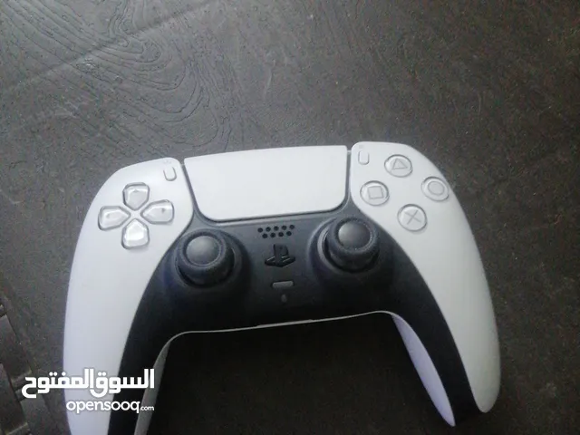يد ps5 و CDFIFA22 CALLOF DUTY