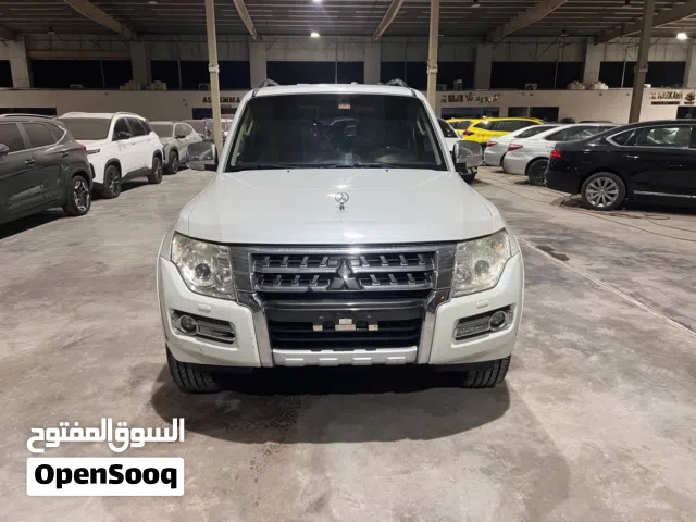 2016 Mitsubishi Pajero GLS Top