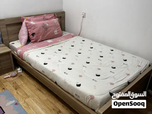 للبيع سرير مقاس 120*200