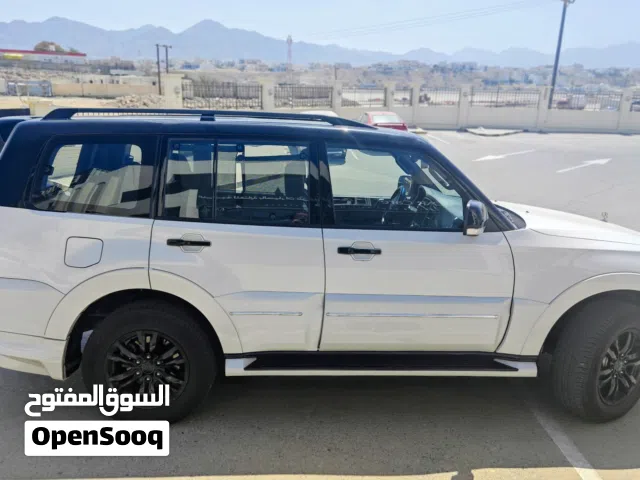 White Pearl - Mitsubishi Pajero GLX 2020 SUV Signature Edition GCC Specs, 7 Seats, Full Options