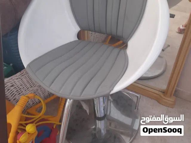 كرسي قص شعر صالون نسائي  حاله جيده استعمال بسيط ترولي