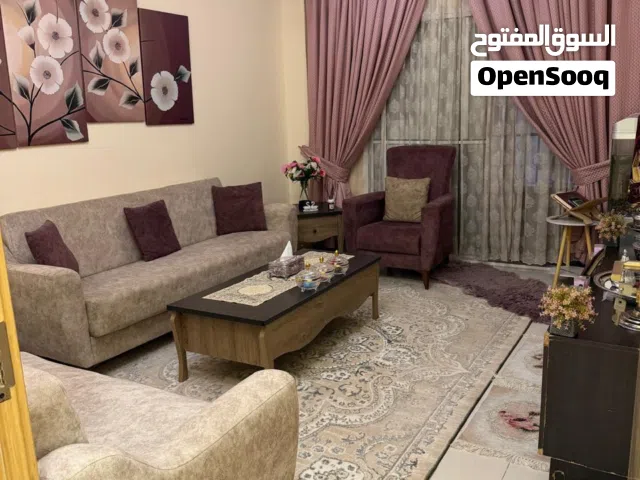 شقة تقع مابين الخوير وبوشر على شارع المها مؤثثة بالكامل للإيجار اليومي