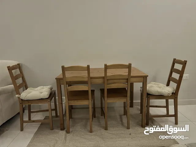 طاولة طعام 4 اشخاص