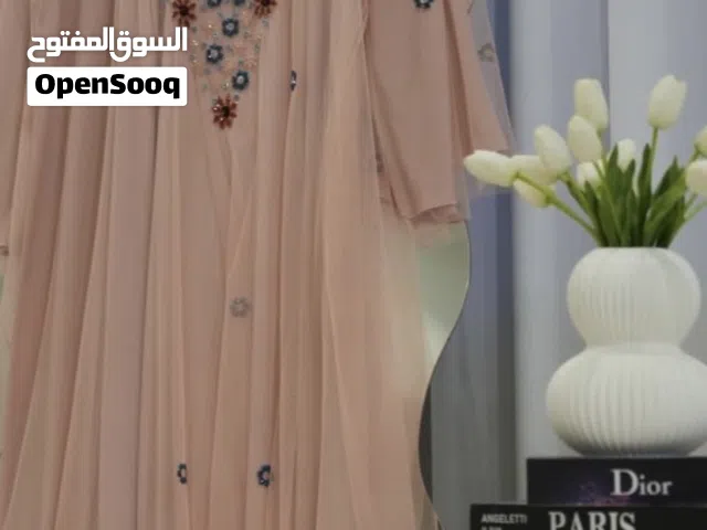 يوجد 3 الوان  زهري. ازرق.  تركوازي.  شغل شك