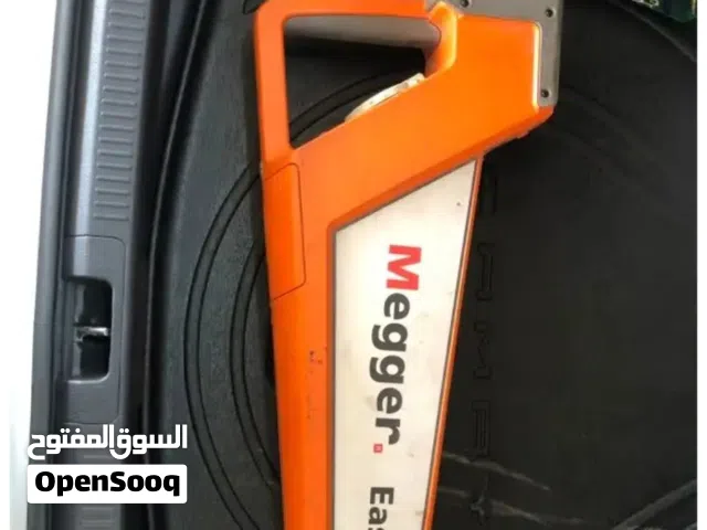 للبيع جهاز ميجر للكشف عن المواصير وكابلات الكهرباء تحت الأرض على عمق خمسة أمتار مستعمل نظيف
