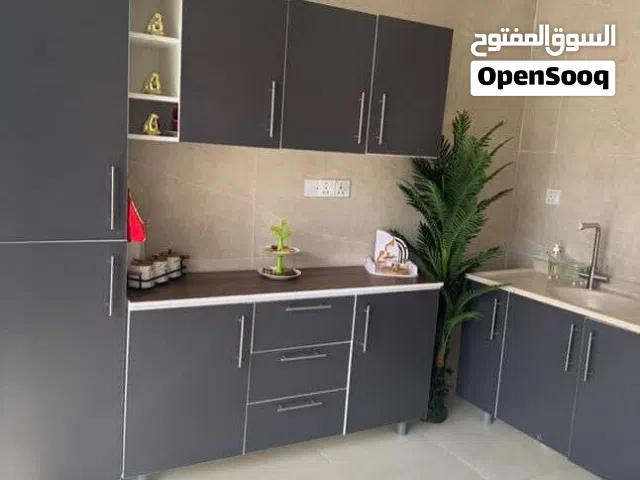 كاونتر خشب mdf قياس مترين مع الفاترينا ولسنك متر و20 مرمر