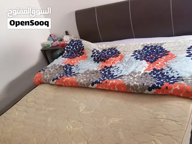 سرير مزدوج مريح جدا مع الفرشة للبيع