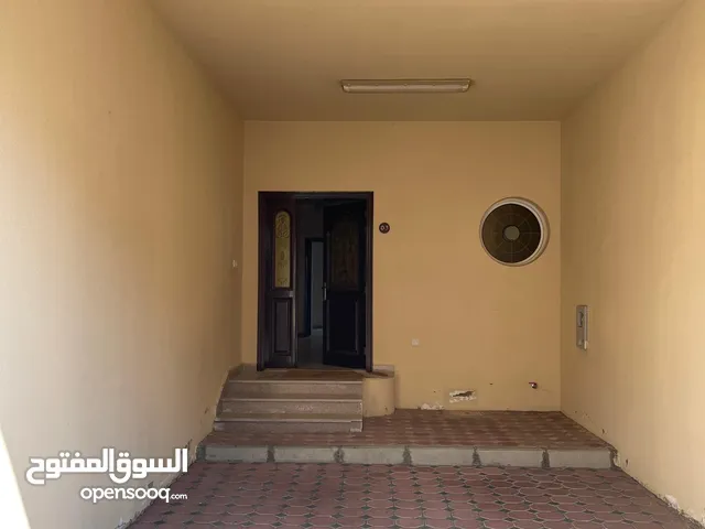 فيلا دوبلكس ضمن مجمع5 غرف وحوش وبلكونه للايجار