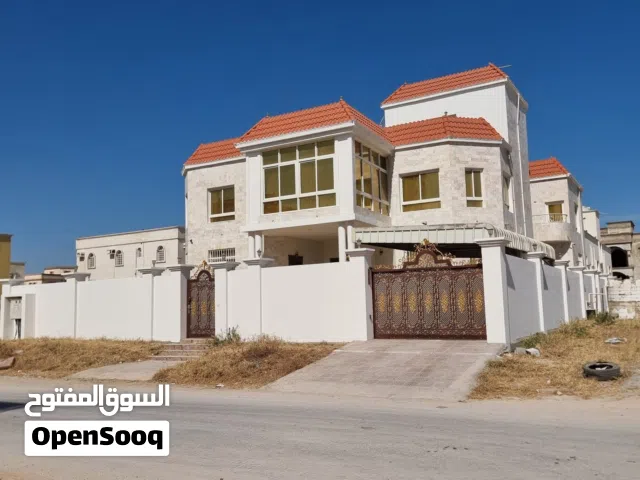 للبيع فيلا فاخرة مفروشة في امتداد عوقد