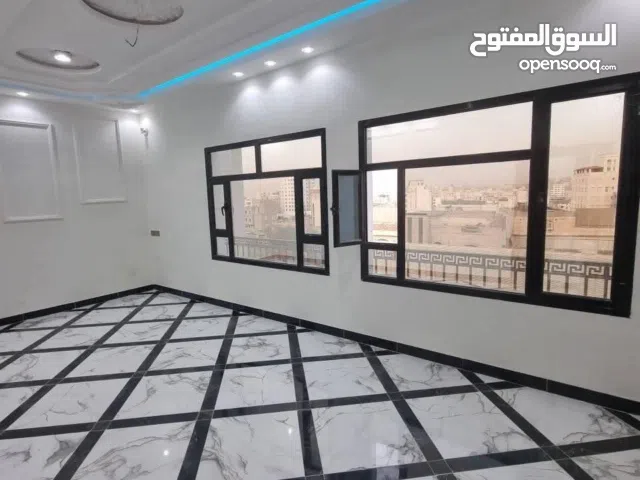 شقه فاخرة للبيع في صنعاء - حي بيت بوس (قريب من الجولة العقارية) �**   **السعر: 50,000 دولار **