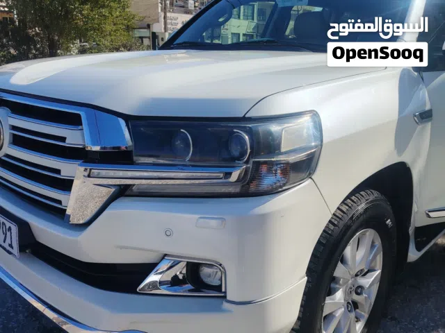 لاندي كروز 2017 وايت ادشن للبيع او مراوس بتاهو او جمسي