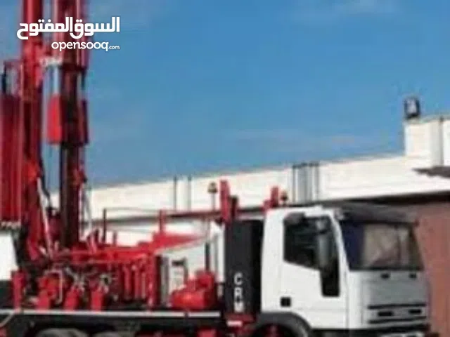 مطلوب حفارات لعدد كبير من الحفر بعمق مترين فقط