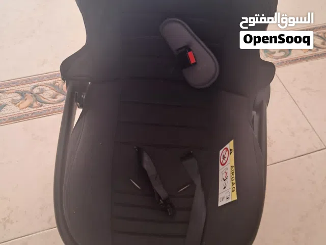 كرسي اطفال للسيارة شبه جديد ب 8 ريال
