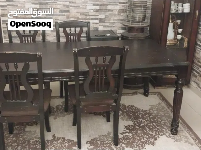 طاولة سفره للبيع 8كراسي ثقيله معها 4 كراسي