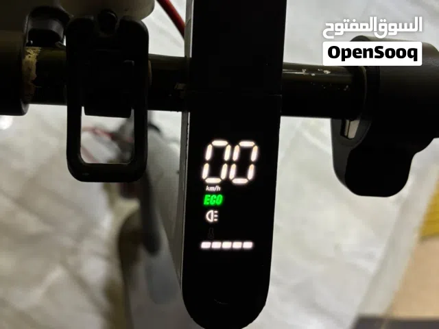 سكوتر كهربائي للبيع بحاله جيده الشعر 55دينار