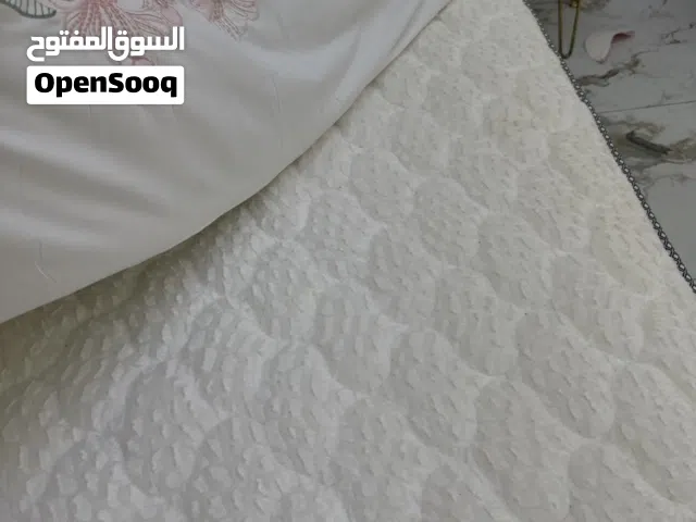سرير مع دوشق طبي اصلي