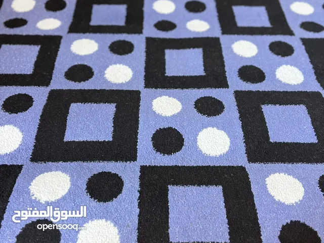 صالون وفرشة استعمال نظيف جداً