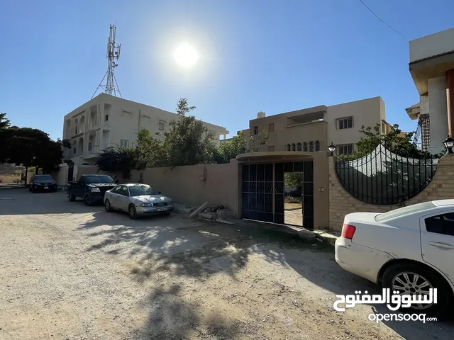 ارض في حي الكويت للبيع