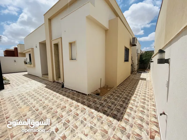 210 m2 5 Bedrooms Villa for Sale in Tripoli Ain Zara