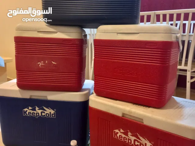 حافظات ثلج ماركات كيب كولد اربع ثلاجات وماركة ربر ميد قطعة واحدة الكبار على 10 دينار والوسط 8 دنانير