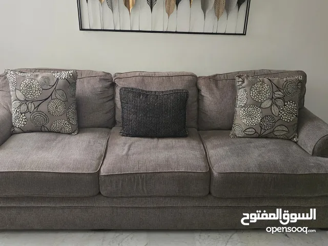 كنب أمريكي ( صناعة أمريكية ) 7 مقاعد حالة ممتازة من قصر السرايا