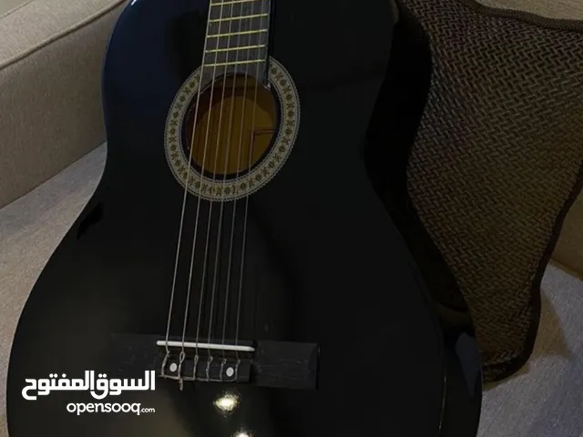 قيتار اسود يلمع مع شنطه