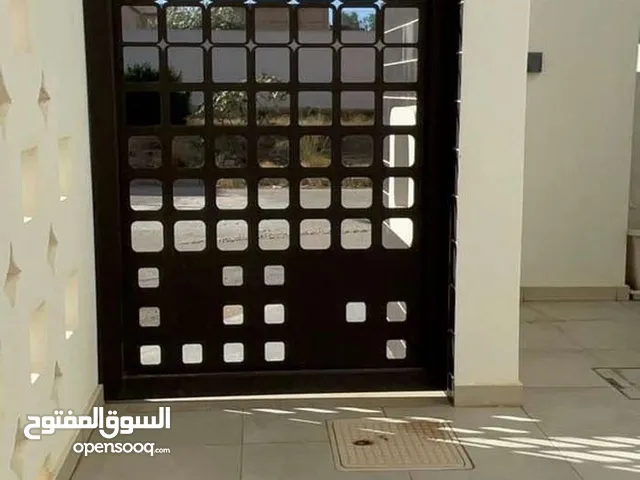 هنقر تجاري بتشطيب حديث يصلح اي نشاط تجاري ف سنتر ابو سته لي الأيجار