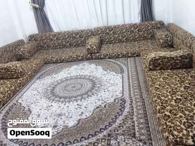 فرش عربي للبيع اربع فرشات و6 مساند و4 مراكي فرشات ضغط ارتفاع 15 سم مساحة الغرفه تقريبا 3 ونص ب3 و20