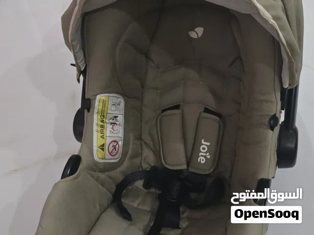 مستلزمات اطفال كرسي سيارة كرسي طعام كرسي جلوس هزاز للنوم   مقعد اسفنجي كلها بحالة جيدة جدا للبيع