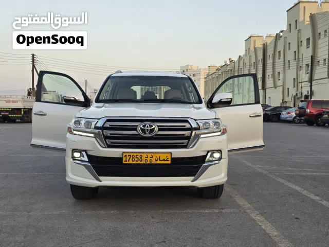 لاندكروزر GXR V8 4.6 بدون حوادث نهائيا مسرفس بالكامل وجاهز جديدة بسعر اقل عن السوق