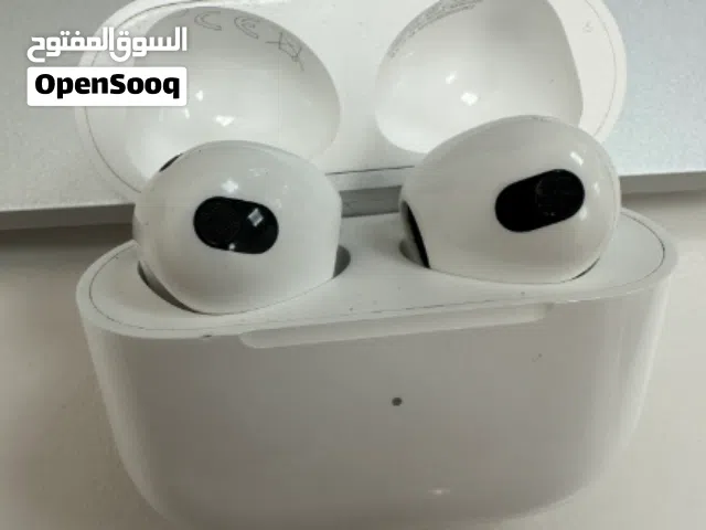 سماعة AirPods 3 أصلية موديل A2564 بحالة ممتازة مع العلبة والشاحن