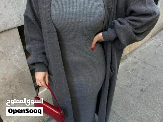 أناقة رمادية راقية طقم شتوي مريح وأنيق