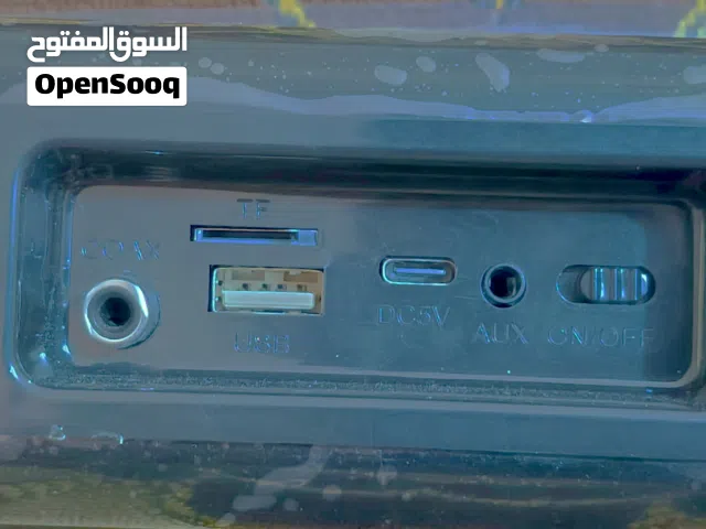 مكبر صوت من ماركة EISSLOLY  تم تشغيله لغرض التجربة