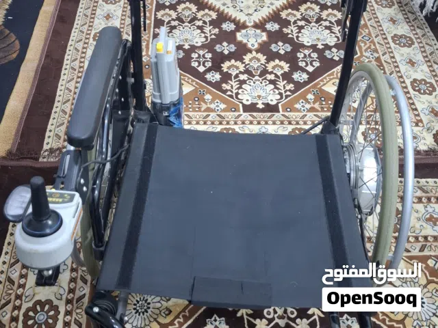 كرسي متحرك  نقص ظهر ويده وشاحنه 150