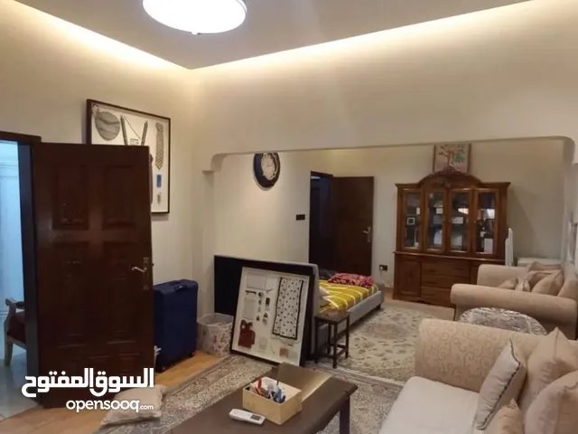 350m2 4 Bedrooms Townhouse for Sale in Manama Suqaya