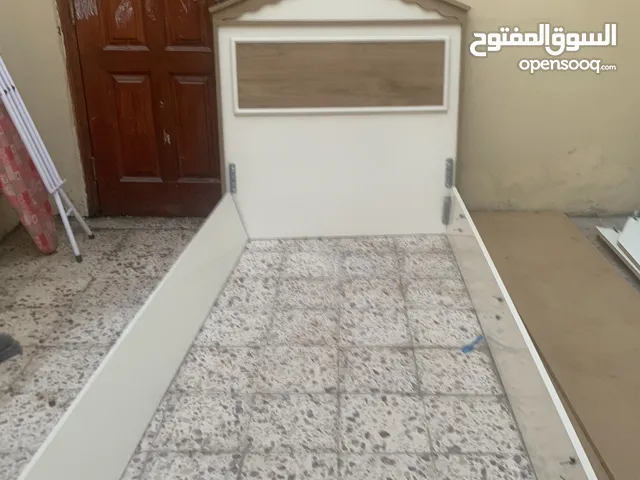 سرير غرفه نوم مناسب واسع السعر قابل للتفاوض