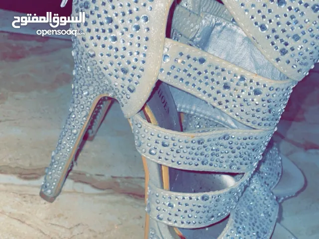 Beige With Heels in Amman