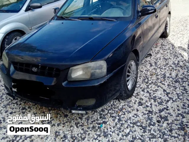 2000 هيونداي فيرنا Standard
