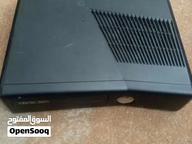 اكس بوكس 360 و5 يدات وشاحنين و10 سيديات