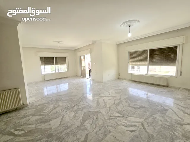 الرابية شقة فارغه للإيجار طابق ثالث مساحة 200 متر نظيفة بسعر مميز